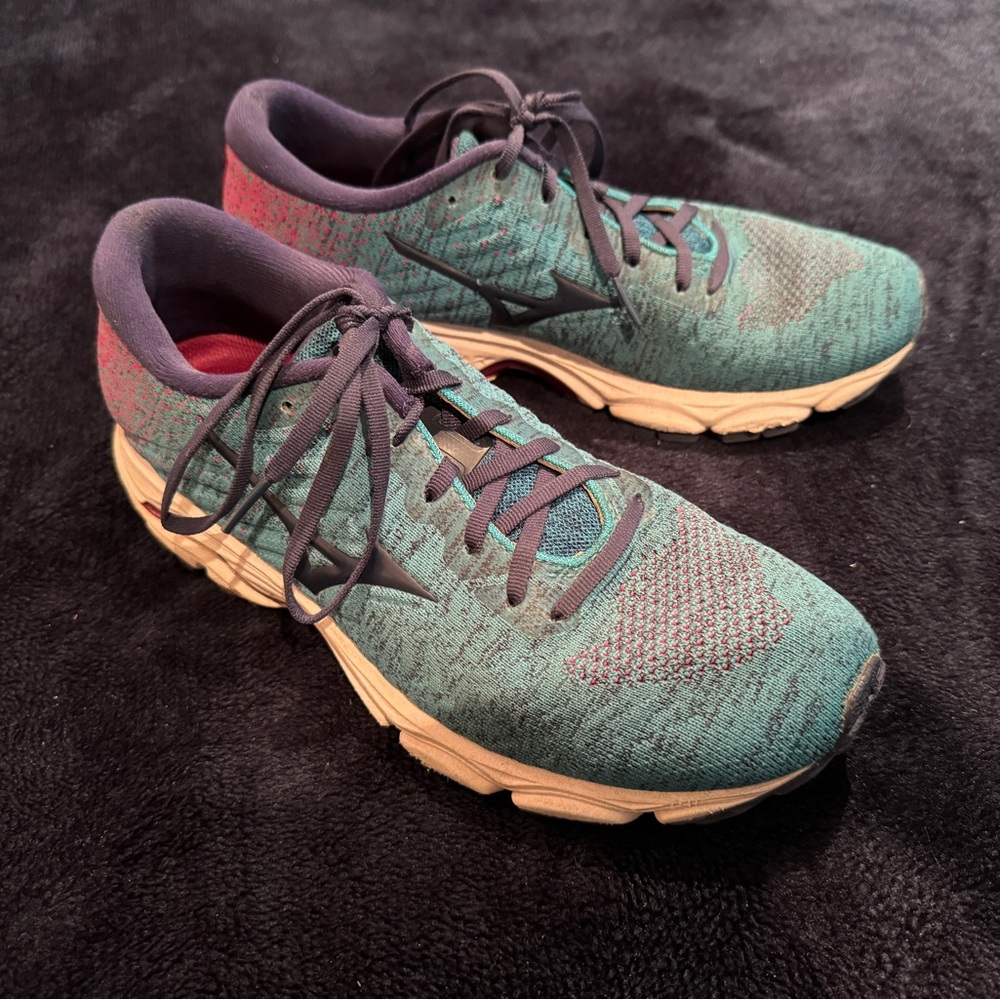 5 for $25 | Mizuno Wave Inspire - Well Loved But Still Some Miles Left